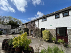 Malt-Barn Conversion, with access to Pool & Hot Tub-at Fox Valley Cottages